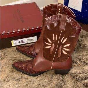 Donald Pliner brown western style boots new